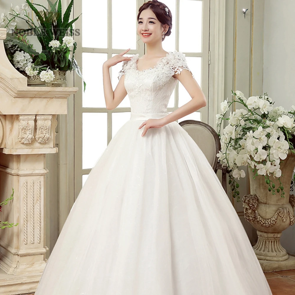 New large size wedding dress with shoulders and lace flowers bridal dress
New large size wedding dress with shoulders and lace flowers bridal dress
