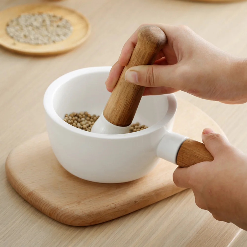 1Pc Ceramic Garlic Mortar Simple Practical Garlic Masher (White)
1Pc Ceramic Garlic Mortar Simple Practical Garlic Masher (White)