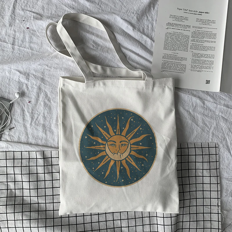 Холщовая Сумка The Sun And The Moon Wentag Urza, вместительная, готический костюм Орды спереди, уличная Наплечная Сумка в стиле панк
Холщовая Сумка The Sun And The Moon Wentag Urza, вместительная, готический костюм Орды спереди, уличная Наплечная Сумка в стиле панк