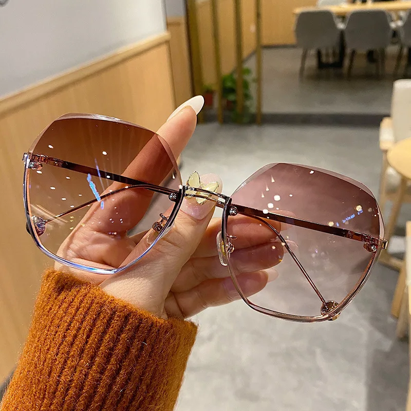 Irregular Sunglasses Women 2021 Luxury Brand Designer Rimless Sun Glasses Vintage Trimming Gradient Eyeglasses Ladies
Irregular Sunglasses Women 2021 Luxury Brand Designer Rimless Sun Glasses Vintage Trimming Gradient Eyeglasses Ladies