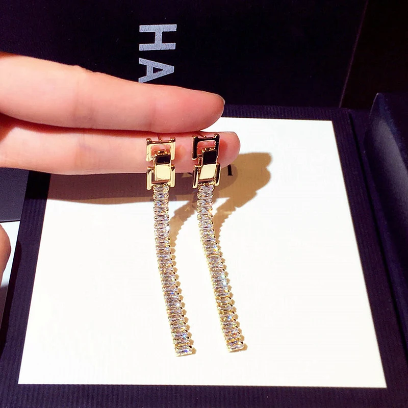 Luxury New Brand Gold Color Letter D Drop Earrings for Women Metal Long Chain Tassel Wedding Dangle Earrings Party Jewelry Gift
Luxury New Brand Gold Color Letter D Drop Earrings for Women Metal Long Chain Tassel Wedding Dangle Earrings Party Jewelry Gift