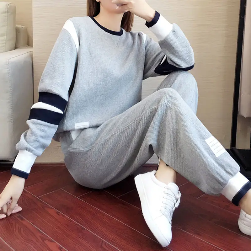 2021 autumn and winter new age-reducing leisure sports suit women's loose and thin sweater trousers two-piece plus velvet thicke
2021 autumn and winter new age-reducing leisure sports suit women's loose and thin sweater trousers two-piece plus velvet thicke
