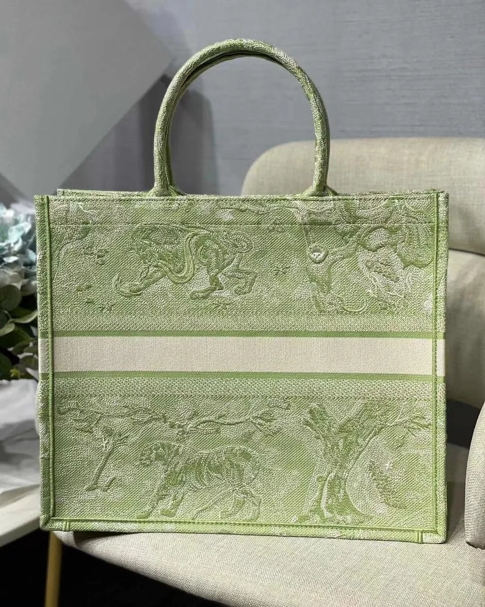 2021 new embroidered tote bag high quality embroidered handbag luxury designer bag handbags women bags designer
2021 new embroidered tote bag high quality embroidered handbag luxury designer bag handbags women bags designer