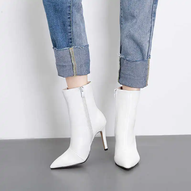 Boots children's winter New Black Slim high heel fashion short boots side zipper pointed slim single boots
Boots children's winter New Black Slim high heel fashion short boots side zipper pointed slim single boots
