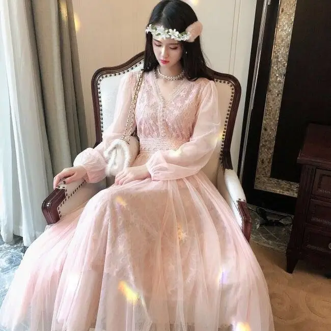 2020 Women Dress Elegant Button A-Line Vestidos Solid Puff Sleeve Empire V-Neck Lace Stars Mesh Retro Hook Princess Dresses A26
2020 Women Dress Elegant Button A-Line Vestidos Solid Puff Sleeve Empire V-Neck Lace Stars Mesh Retro Hook Princess Dresses A26
