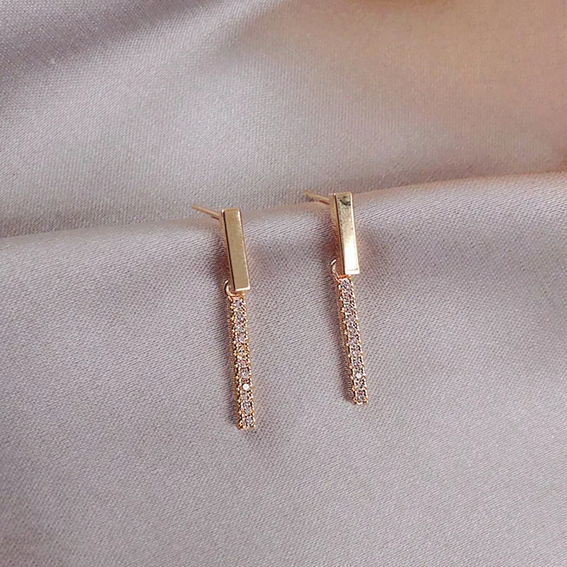 2021 New arrival Trendy Delicate Geometric Earrings Simple Small Rhinestone Earrings Women Wedding Party Temperament Jewelry
2021 New arrival Trendy Delicate Geometric Earrings Simple Small Rhinestone Earrings Women Wedding Party Temperament Jewelry