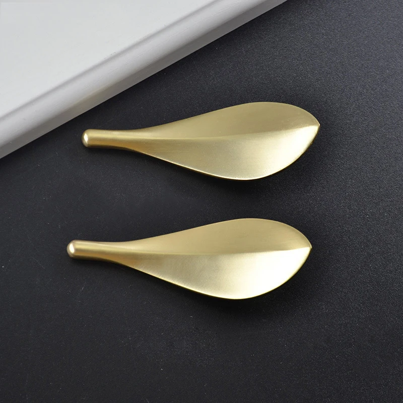 Leaves Chinese antique double-hole small hand-pulled leaves hand-drawer cabinet door hand-in-hand cabinet wardrobe hand-in-hand
Leaves Chinese antique double-hole small hand-pulled leaves hand-drawer cabinet door hand-in-hand cabinet wardrobe hand-in-hand