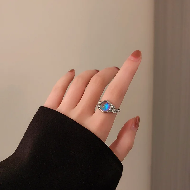 European and American Fashion Moonlight Stone Ring Female Niche Retro Simple Sweet Cool Cold Wind Hand Ornaments Tide
European and American Fashion Moonlight Stone Ring Female Niche Retro Simple Sweet Cool Cold Wind Hand Ornaments Tide