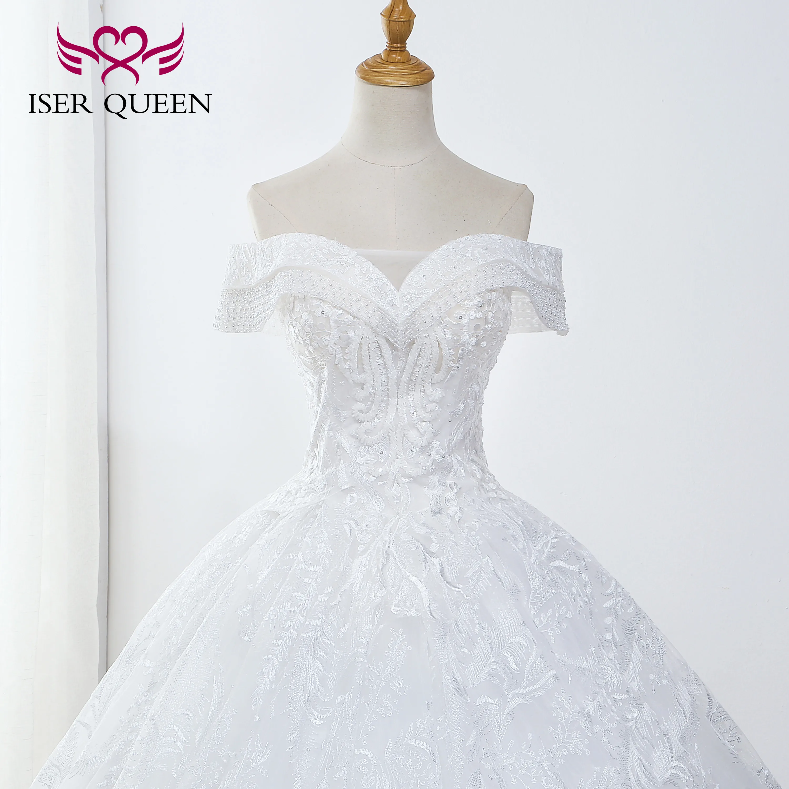 Платье свадебное с рукавами крылышками и пайетками бальное платье жемчугом