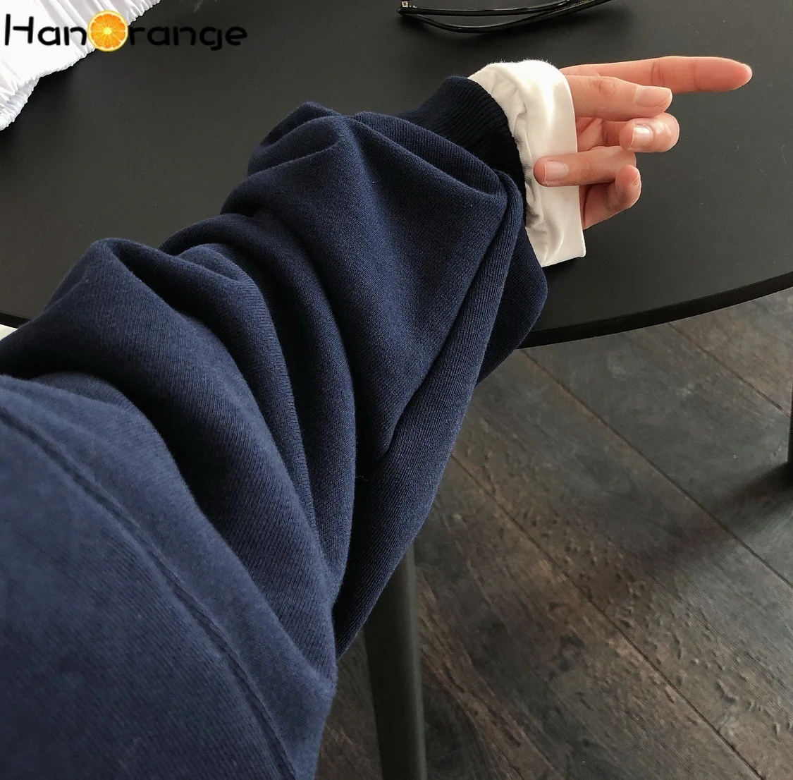Spring Autumn Female V-neck Single Breasted Hoodies Loose Casual Thin Long-Sleeved Drop Shoulder Sweatshirts Women Solid Color
Spring Autumn Female V-neck Single Breasted Hoodies Loose Casual Thin Long-Sleeved Drop Shoulder Sweatshirts Women Solid Color