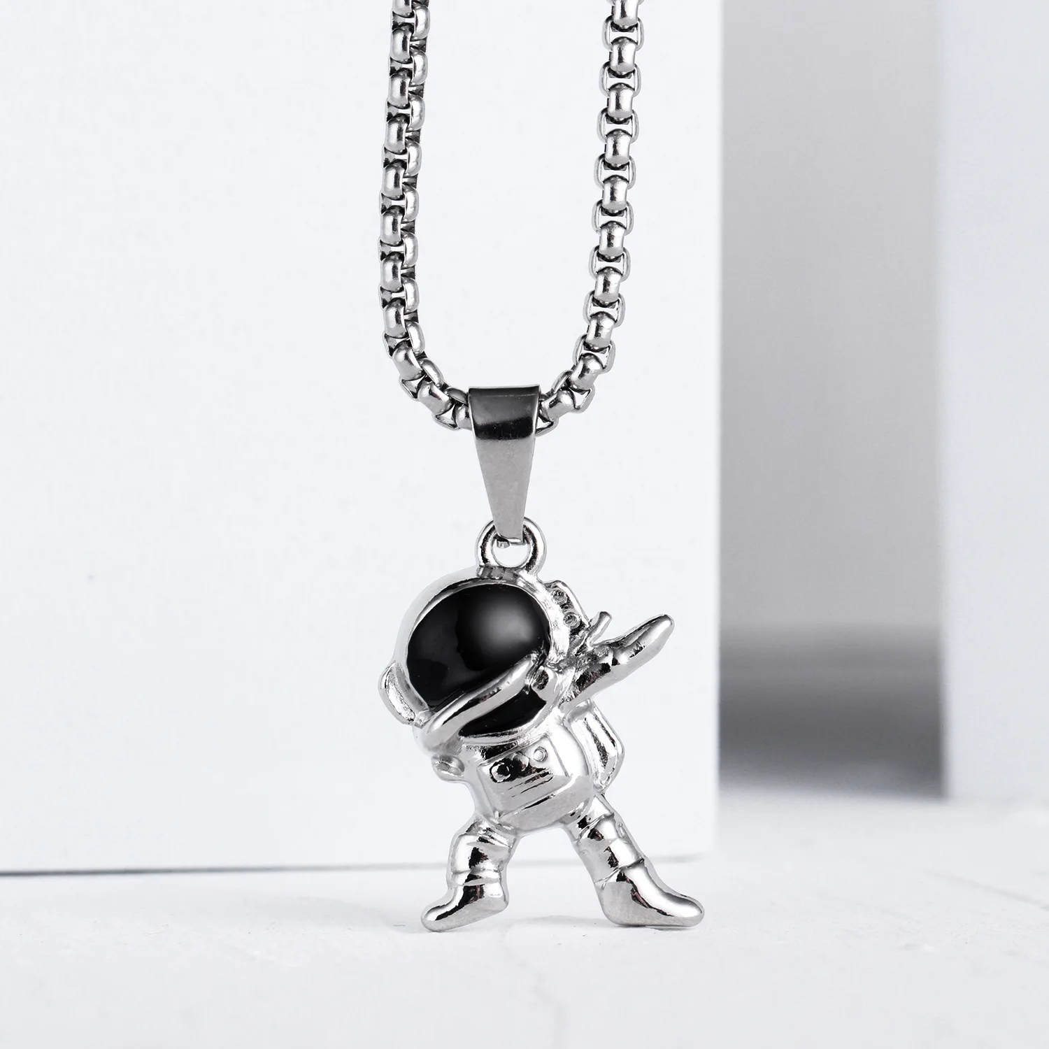 New Astronaut Necklace Astronaut Hip Hop Wild Necklace Personality Men And Women Necklace Fashion Simple Necklace Gift
New Astronaut Necklace Astronaut Hip Hop Wild Necklace Personality Men And Women Necklace Fashion Simple Necklace Gift