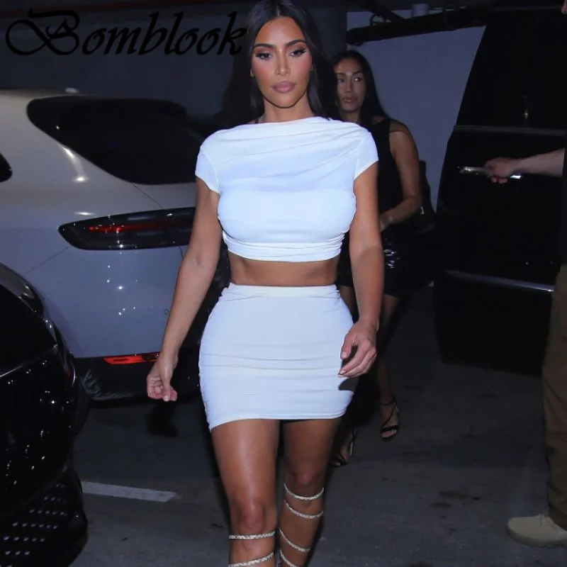 Bomblook Causal Fashion Women's Suit Summer 2021 Solid Backless Crop Top Mixi Skirt Set Vetement Femme Kardashian Streerwears
Bomblook Causal Fashion Women's Suit Summer 2021 Solid Backless Crop Top Mixi Skirt Set Vetement Femme Kardashian Streerwears