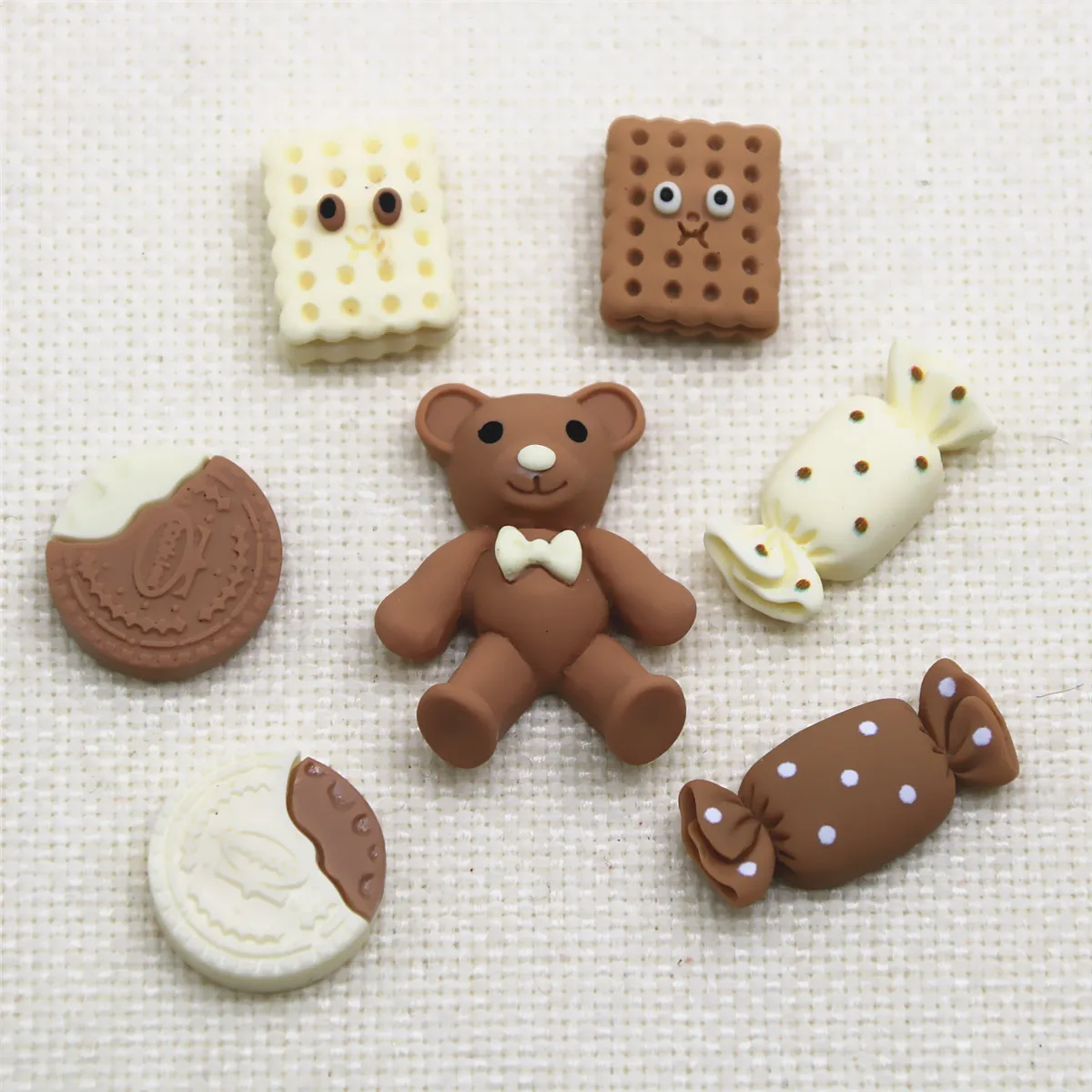 50pcs Chocolate Bear Cookies/Candy Flat Back Resin Personality Phone Cabochons Embellishments DIY Craft Supplies Patch 
50pcs Chocolate Bear Cookies/Candy Flat Back Resin Personality Phone Cabochons Embellishments DIY Craft Supplies Patch