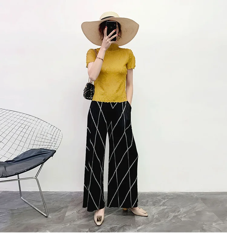 fashion straight tide casual pants Pleated wide-leg pants famale 2021 summer new loose large size straight pants
fashion straight tide casual pants Pleated wide-leg pants famale 2021 summer new loose large size straight pants