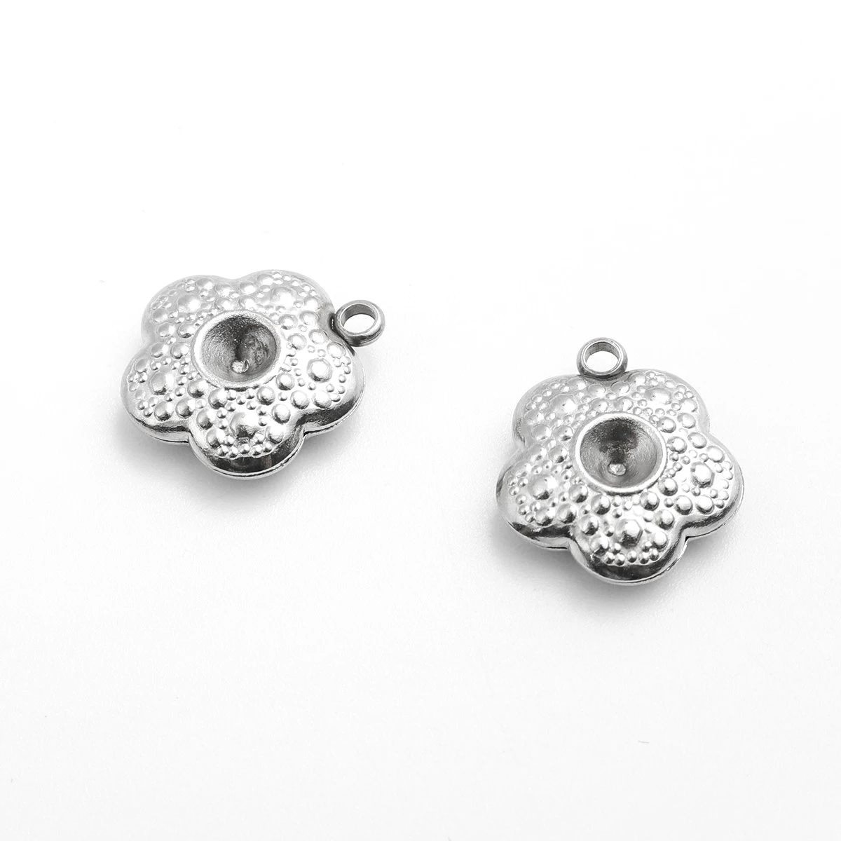 5 PCs 304 Stainless Steel Charms Flower Silver Color (Can Hold ss16 Pointed Back Rhinestone) 15mm x 14mm
5 PCs 304 Stainless Steel Charms Flower Silver Color (Can Hold ss16 Pointed Back Rhinestone) 15mm x 14mm