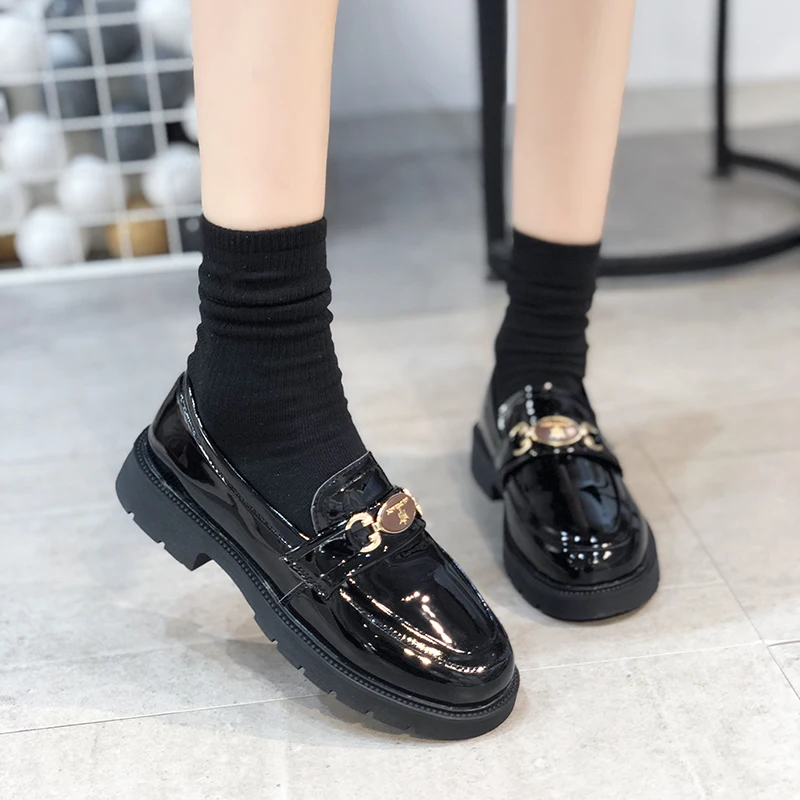 Patent Leather Shoes Spring Autumn British Style Fashion Small Leather Shoes Women Black White Slip-On Banquet Woman Shoes
Patent Leather Shoes Spring Autumn British Style Fashion Small Leather Shoes Women Black White Slip-On Banquet Woman Shoes