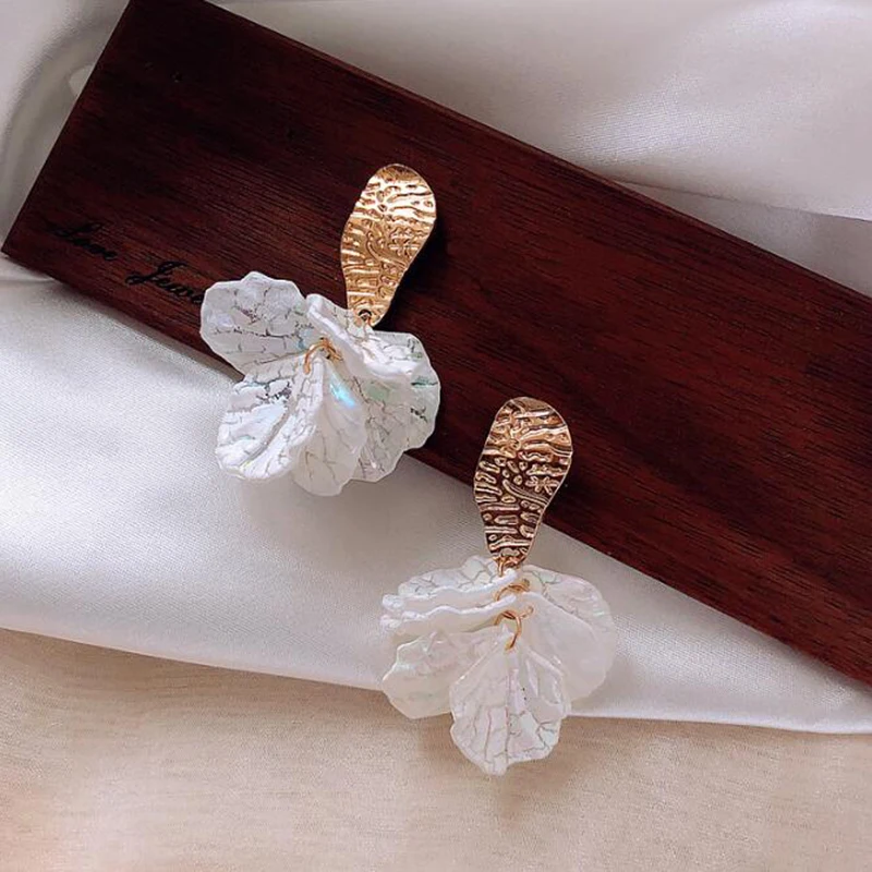 YAOLOGE 2019 Fashion Cute Big Shell Flower Drop Earrings For Women Korean Style Trendy Dangle Earring Ladies Party Jewelry Gifts
YAOLOGE 2019 Fashion Cute Big Shell Flower Drop Earrings For Women Korean Style Trendy Dangle Earring Ladies Party Jewelry Gifts