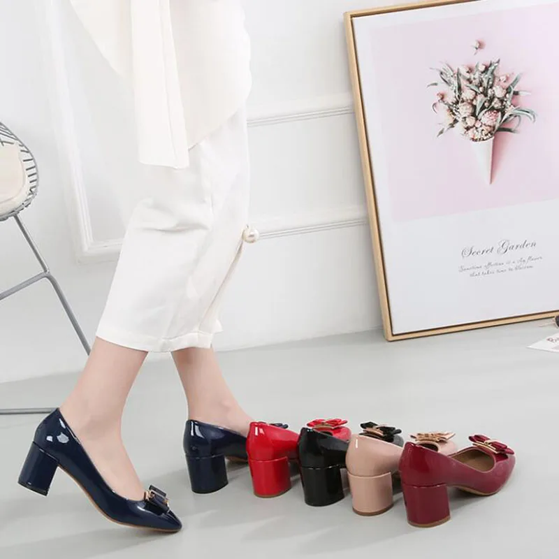 Luxury Bow Metal Designer Patent Leather Western Style Women Pumps Ladies Slip On Work Shoes Office Shoes Woman Zapatillas Mujer
Luxury Bow Metal Designer Patent Leather Western Style Women Pumps Ladies Slip On Work Shoes Office Shoes Woman Zapatillas Mujer