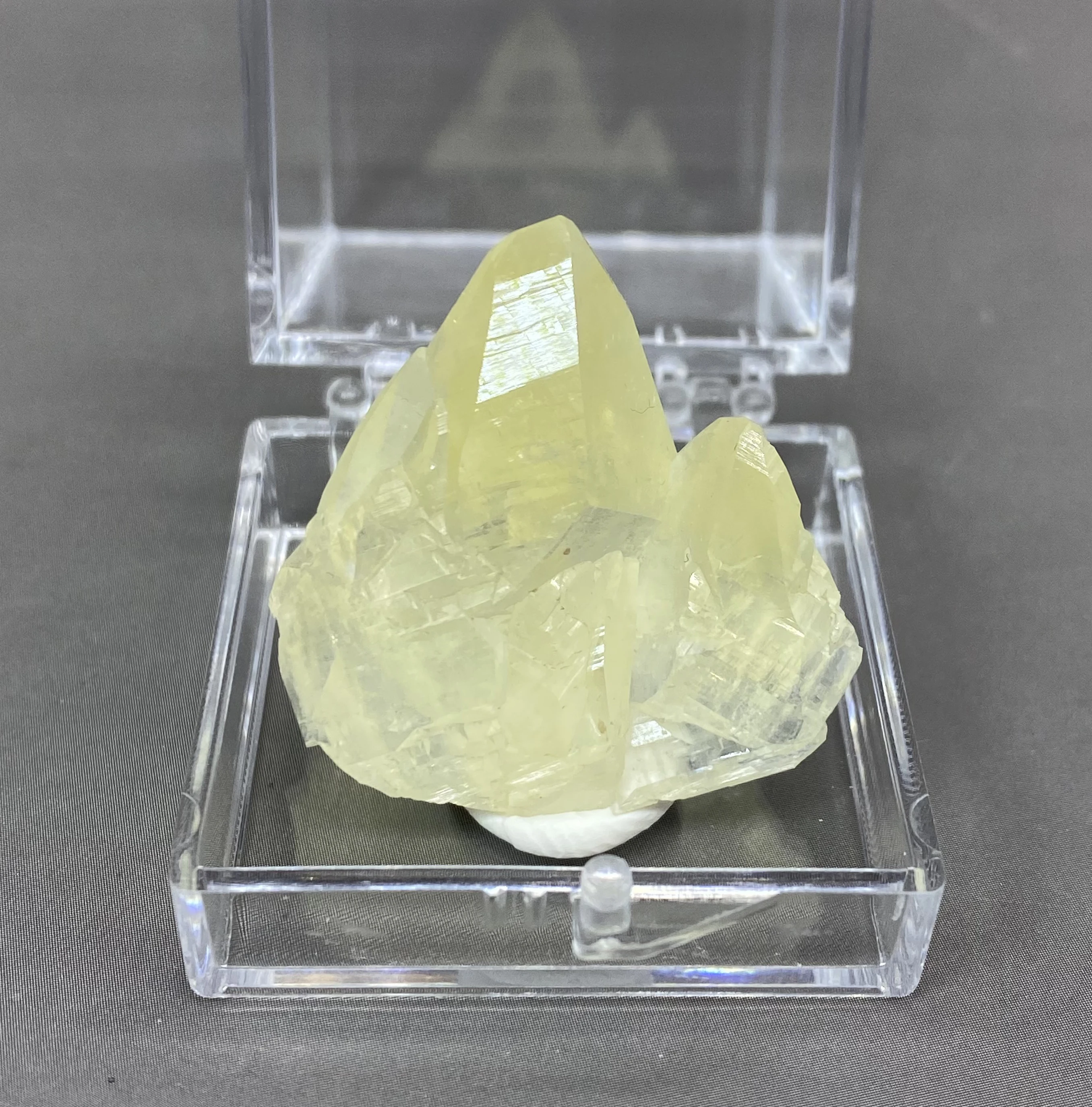 100% natural Separate crystal Calcite mineral specimen stones and crystals healing crystals quartz gemstones box size 3.4cm
100% natural Separate crystal Calcite mineral specimen stones and crystals healing crystals quartz gemstones box size 3.4cm