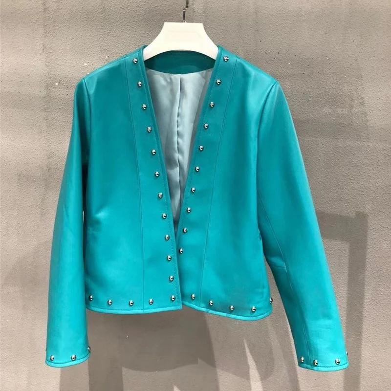 2022 Spring Real Sheepskin Rivets Jackets Women Fashion V Neck Slim Short Leather Coat
2022 Spring Real Sheepskin Rivets Jackets Women Fashion V Neck Slim Short Leather Coat