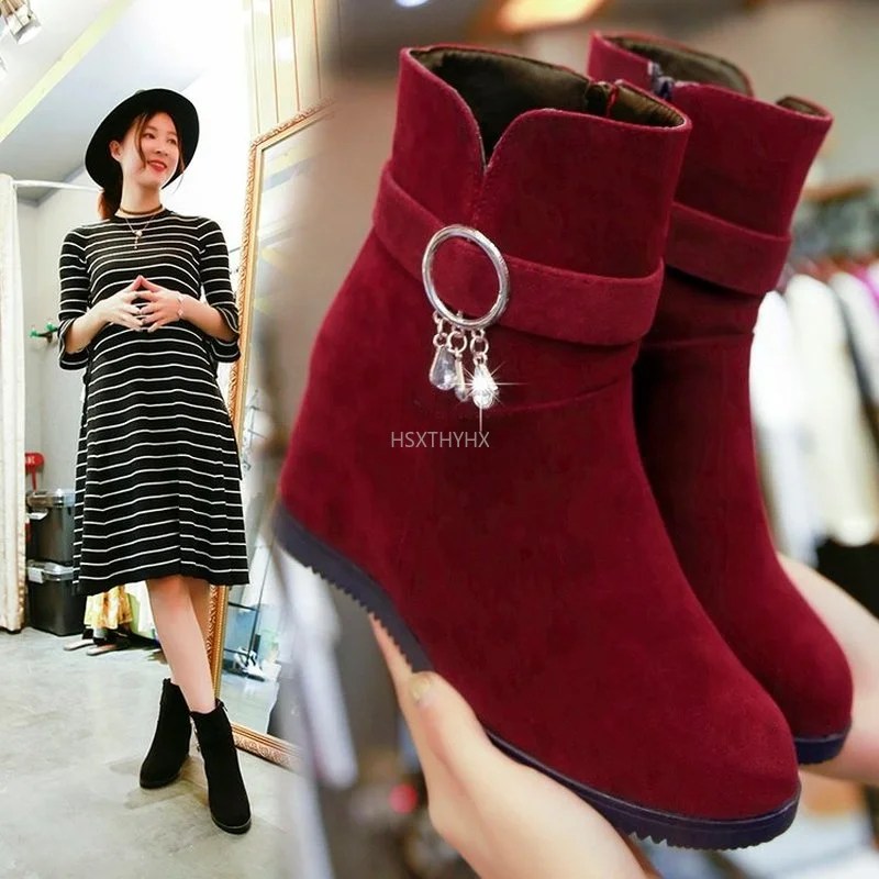 Ladies Wedge Ankle Boots Black Wine Red Velvet Ankle Boots Fashion Rhinestone Zipper Shoes Autumn and Winter New Style 2021
Ladies Wedge Ankle Boots Black Wine Red Velvet Ankle Boots Fashion Rhinestone Zipper Shoes Autumn and Winter New Style 2021