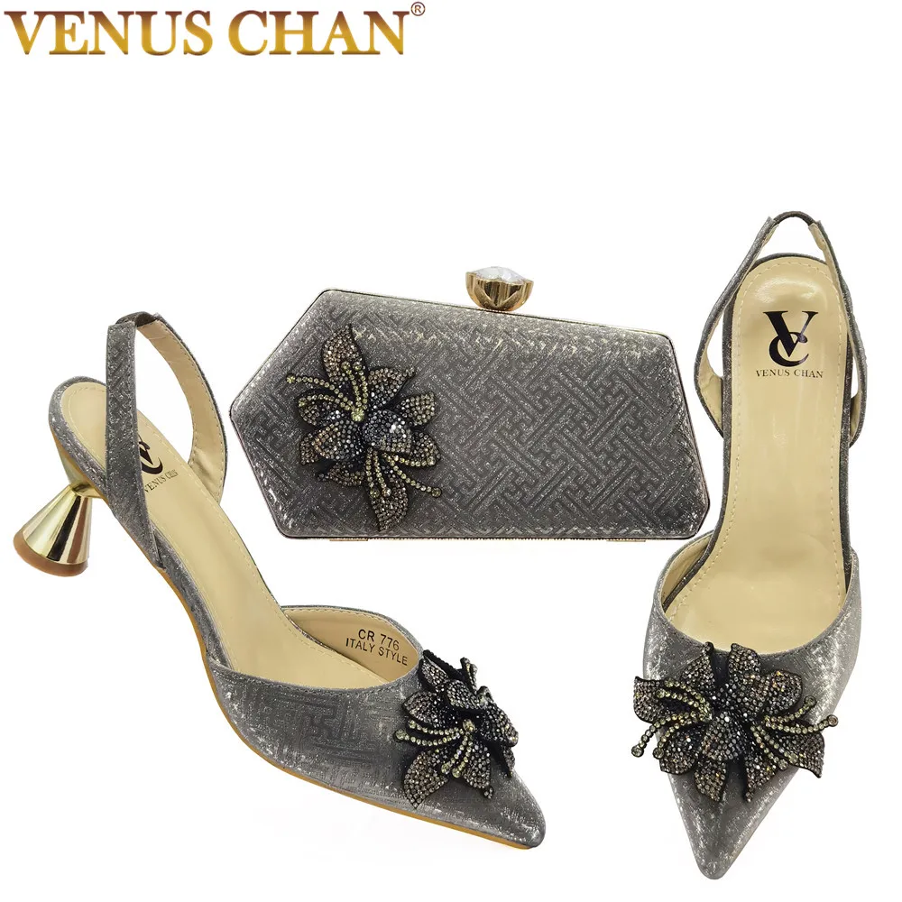 New African Shoes and Bag Set for Party Italian Women Shoes and Bag Set In Italy Nigerian Shoes and Matching Bags for Wedding
New African Shoes and Bag Set for Party Italian Women Shoes and Bag Set In Italy Nigerian Shoes and Matching Bags for Wedding