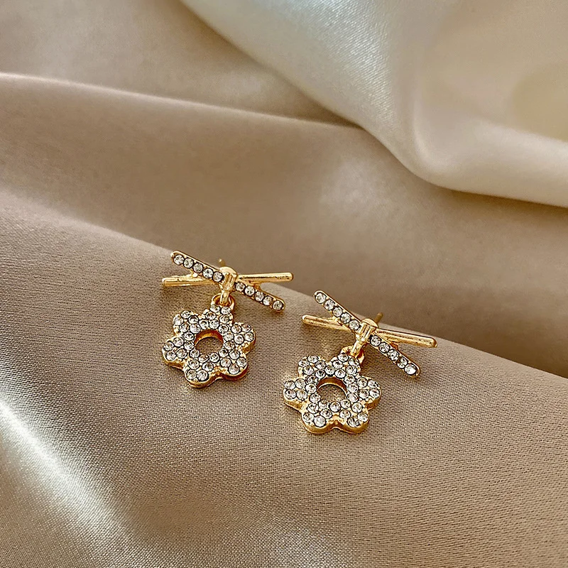 Silver Needle Design Flower Women's Advanced Korean Style Fashion New 2021 Office at a Loss Earring for Women Luxurious Wedding
Silver Needle Design Flower Women's Advanced Korean Style Fashion New 2021 Office at a Loss Earring for Women Luxurious Wedding