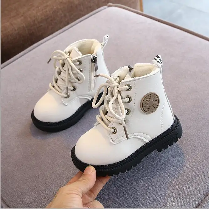 Autumn / winter 2020 new children's Plush boots boys and girls British warm boots baby soft bottom short boots
Autumn / winter 2020 new children's Plush boots boys and girls British warm boots baby soft bottom short boots