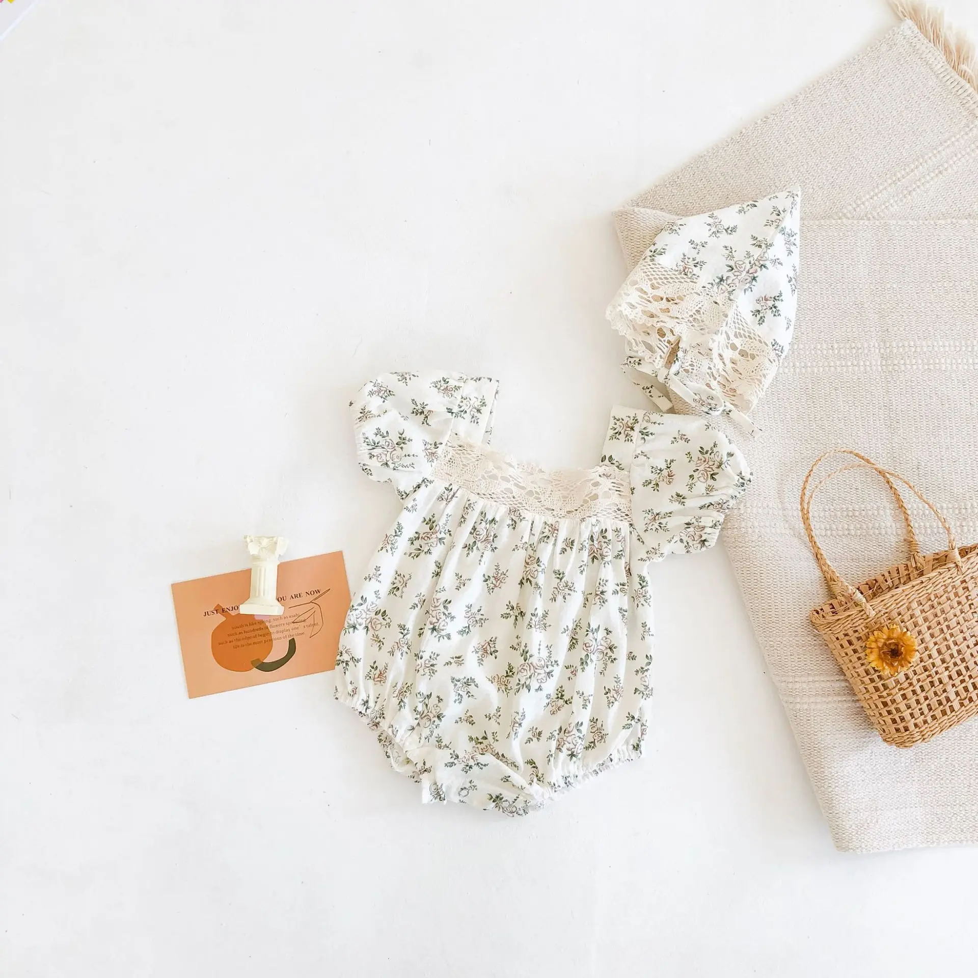 2022 baby clothes babies' bare-backed small floral cotton short-sleeved triangle clothes climbing clothes for baby girls
2022 baby clothes babies' bare-backed small floral cotton short-sleeved triangle clothes climbing clothes for baby girls