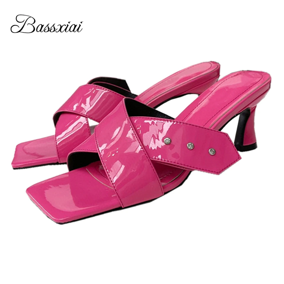 Сандалии женские из лакированной кожи, пикантные туфли без задника, с квадратным открытым носком, на каблуке с котятами, с перекрестными рем...
Сандалии женские из лакированной кожи, пикантные туфли без задника, с квадратным открытым носком, на каблуке с котятами, с перекрестными рем...