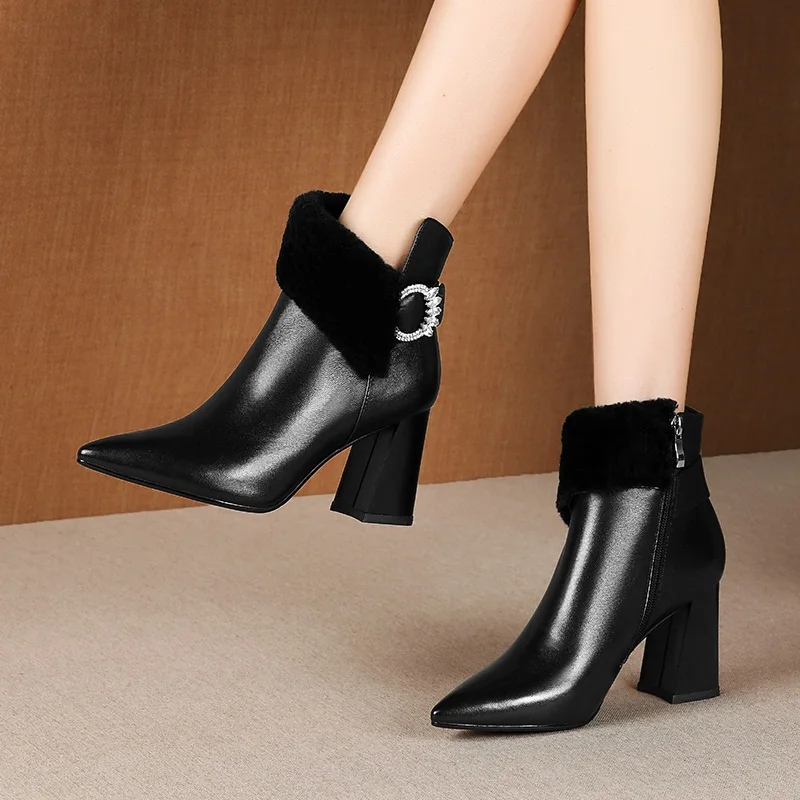 New Brand Women Ankle Boots Fashion Autumn Winter Shoes Woman Real Fur Zipper Thick High Heels Black Genuine Leather Short Boots 
New Brand Women Ankle Boots Fashion Autumn Winter Shoes Woman Real Fur Zipper Thick High Heels Black Genuine Leather Short Boots