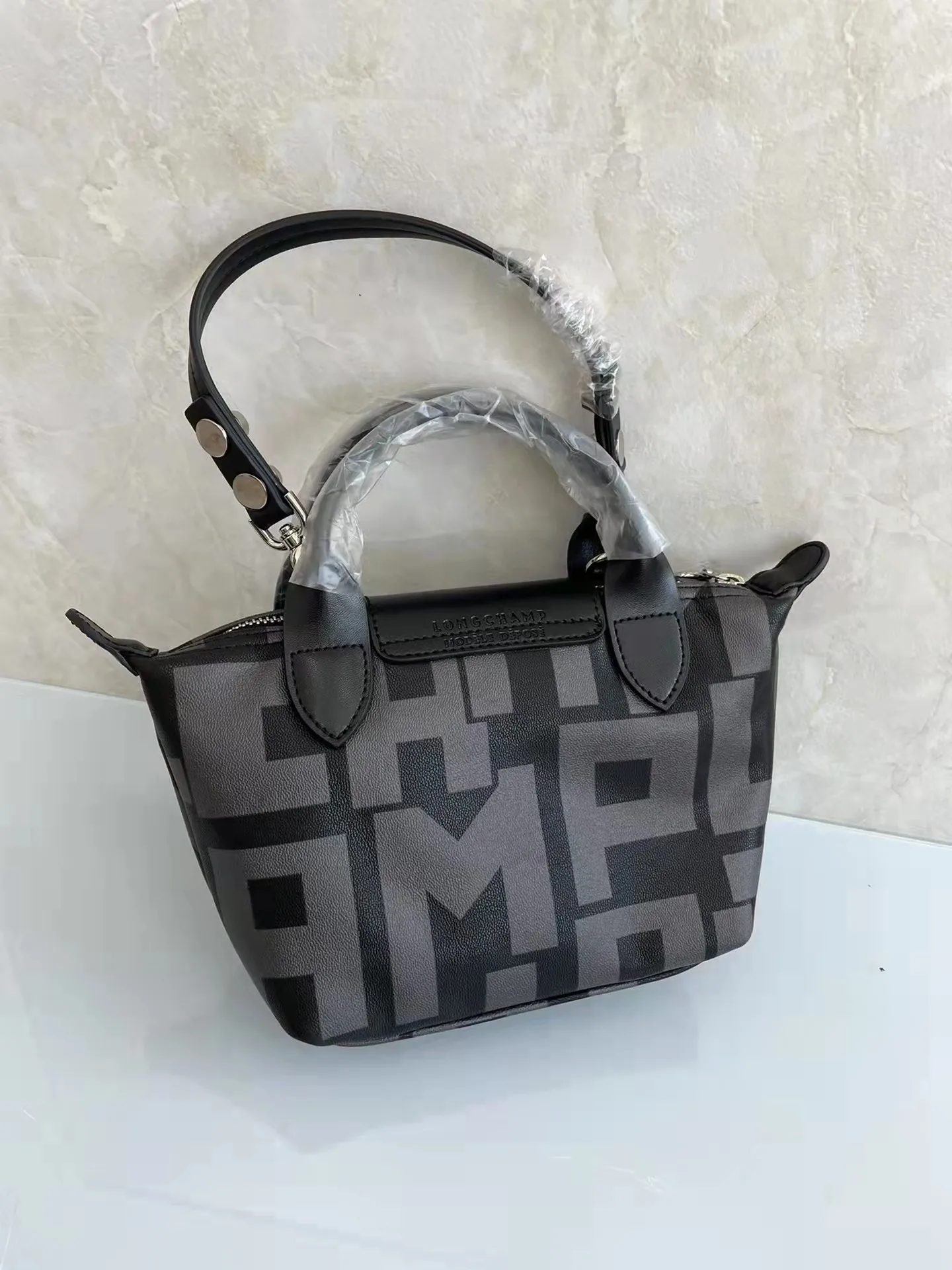 LONGCHAMP Chain decoration Tote Bag Fashion High-quality Soft Leather Women's Designer Handbag Travel Shoulder Bags Armpit Bag
LONGCHAMP Chain decoration Tote Bag Fashion High-quality Soft Leather Women's Designer Handbag Travel Shoulder Bags Armpit Bag