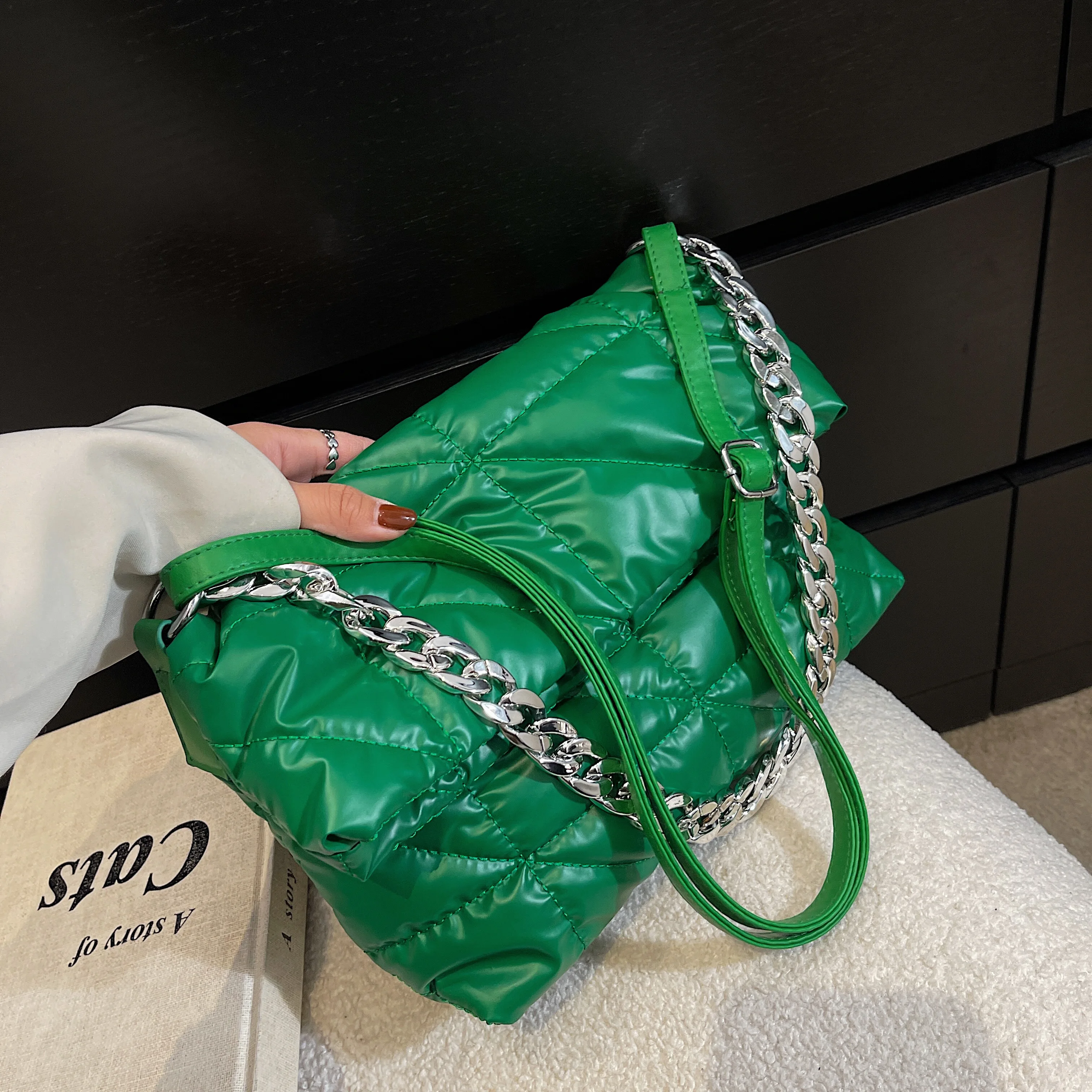 High Quality Nylon Down Cotton Shoulder Bag Luxury Chain Women Handbags Designer Quilted Crossbody Bag New Large Ladies Tote Sac
High Quality Nylon Down Cotton Shoulder Bag Luxury Chain Women Handbags Designer Quilted Crossbody Bag New Large Ladies Tote Sac