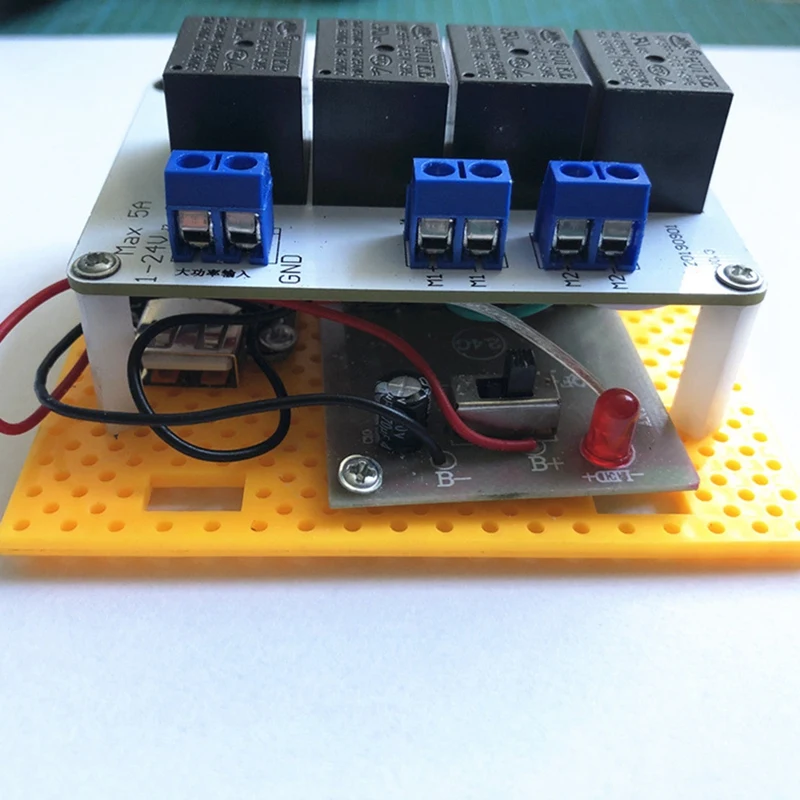 DIY 2.4G 4CH Remote Controler with Receiver Device for Toy Boat Tank Robot Car 5-20V Accessories
DIY 2.4G 4CH Remote Controler with Receiver Device for Toy Boat Tank Robot Car 5-20V Accessories