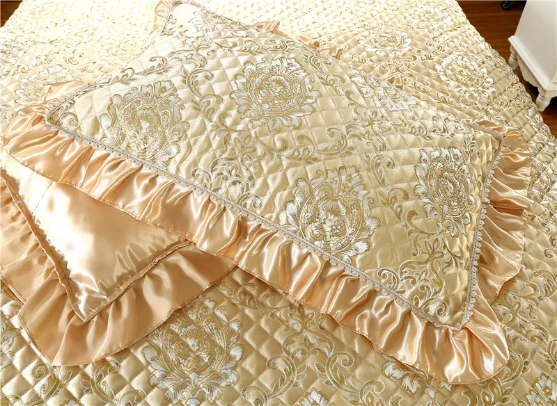 New Luxury Golden Wine Red Pink European Style Silk Jacquard Blanket Tatami Mat Bedspread Bed sheet Bed Linen Pillowcases 3pcs
New Luxury Golden Wine Red Pink European Style Silk Jacquard Blanket Tatami Mat Bedspread Bed sheet Bed Linen Pillowcases 3pcs