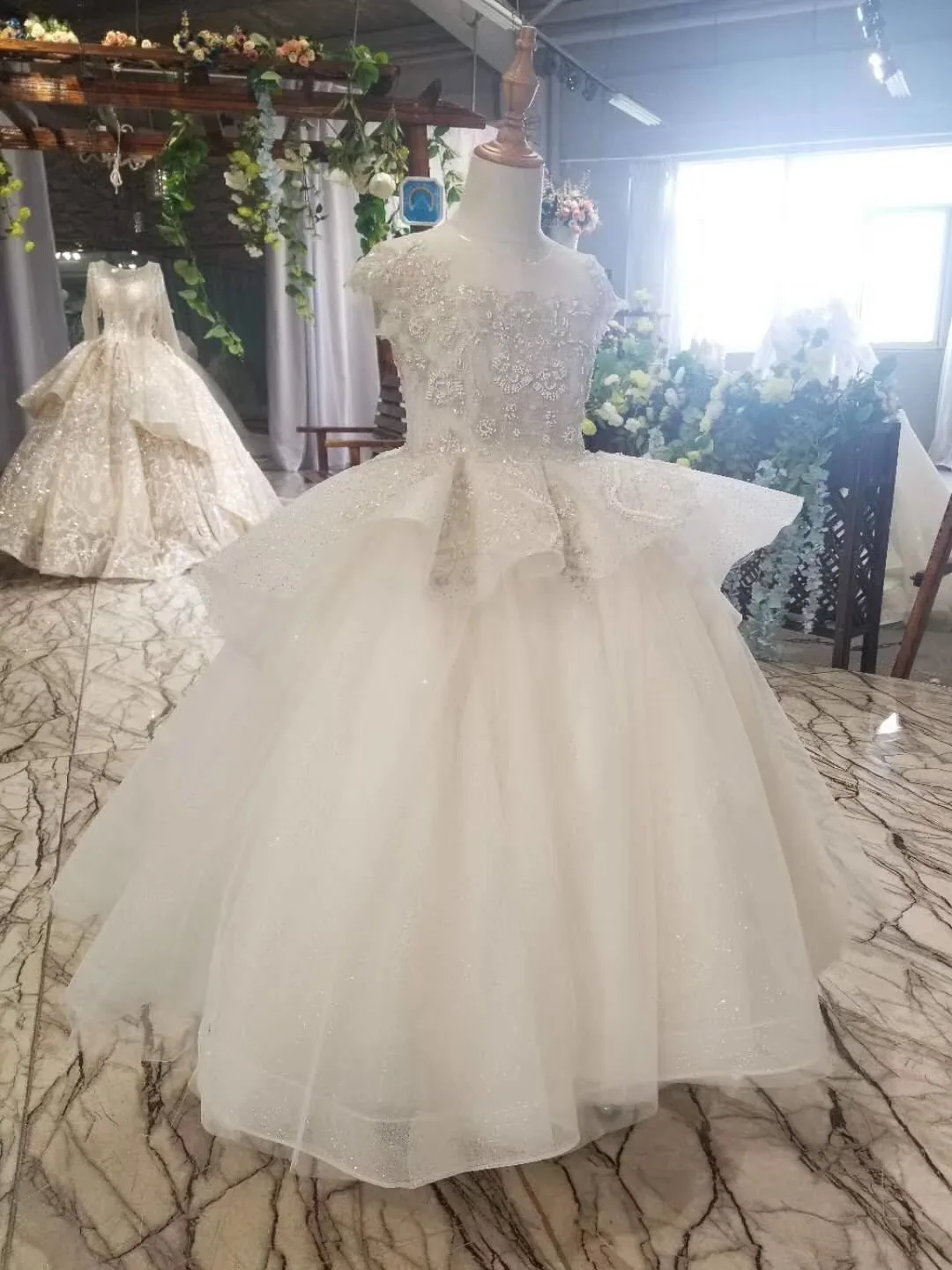 New Design High Quality Puffy Flower Girls Dress Lace Appliques Tulle Floor Length Backless First Communion Fluffy Party Dresses | Свадьбы и