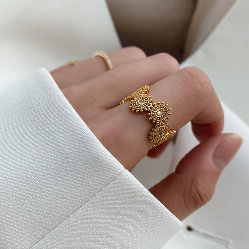 2020 Wholesale Electroplating Retro Geometric Lace Open Ring Net Red Fashion Index Finger Ring Simple Wild Ring Female
2020 Wholesale Electroplating Retro Geometric Lace Open Ring Net Red Fashion Index Finger Ring Simple Wild Ring Female