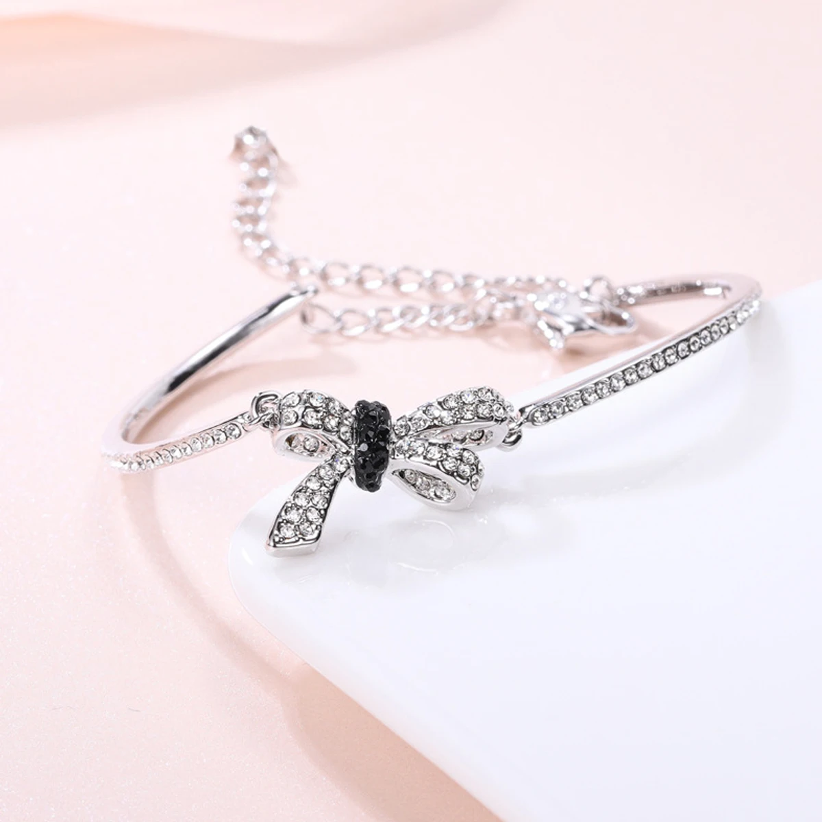 Fashion Jewelry High Quality SWA Inspired By Life Noble Exquisite Elegant Bow Lady Charm Pendant Necklace
Fashion Jewelry High Quality SWA Inspired By Life Noble Exquisite Elegant Bow Lady Charm Pendant Necklace