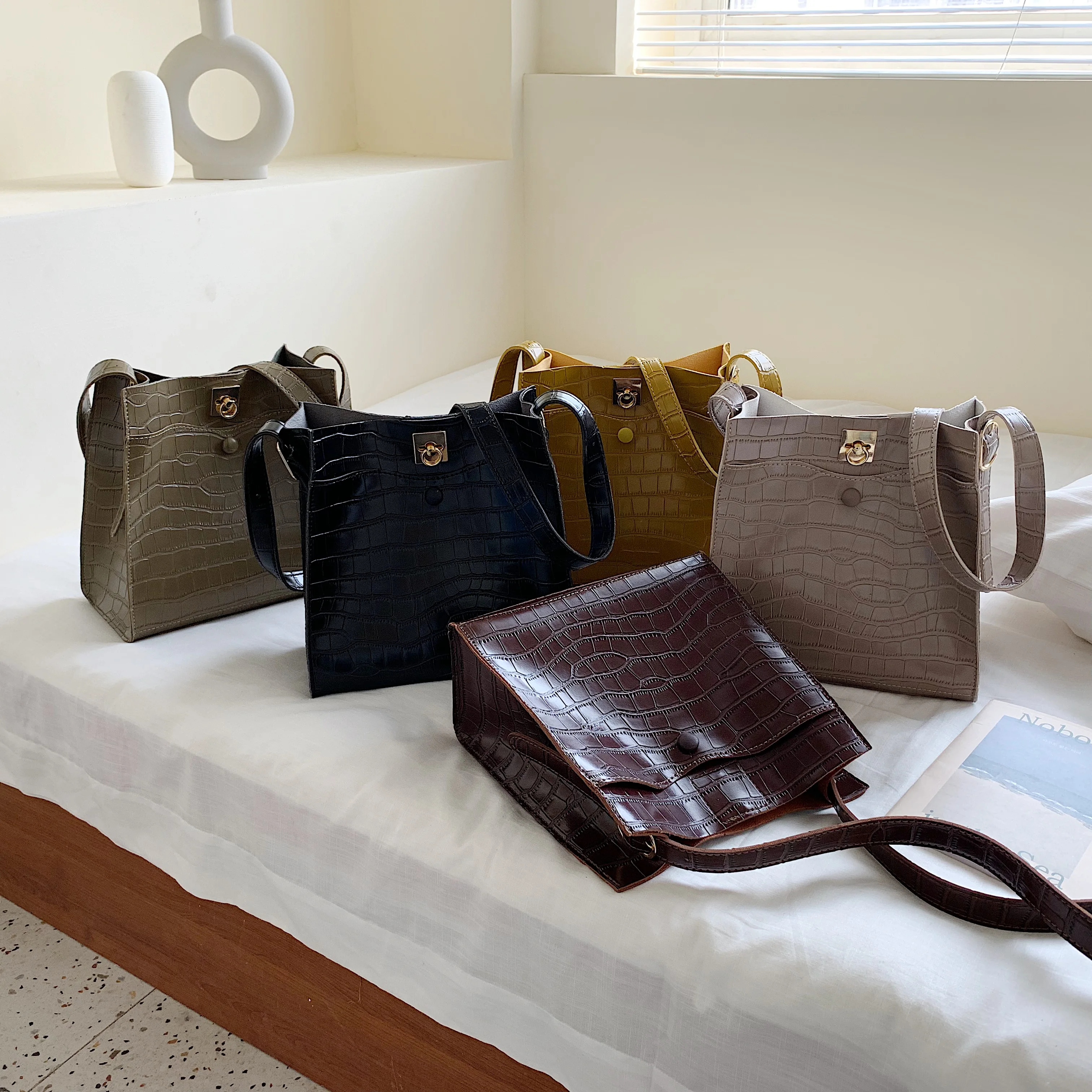 Luxury Shoulder Bags for Women Retro Stone Pattern PU Leather Crossbody Bags Ladies High Quality Messenger Bag Travel Tote Bags
Luxury Shoulder Bags for Women Retro Stone Pattern PU Leather Crossbody Bags Ladies High Quality Messenger Bag Travel Tote Bags