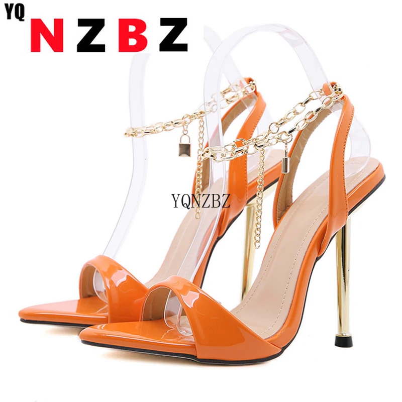 Летние новые сандалии YQNZBZ с цепочкой и ремешком на щиколотке, женские пикантные сандалии с открытым носком на тонком высоком каблуке, сваде...
Летние новые сандалии YQNZBZ с цепочкой и ремешком на щиколотке, женские пикантные сандалии с открытым носком на тонком высоком каблуке, сваде...