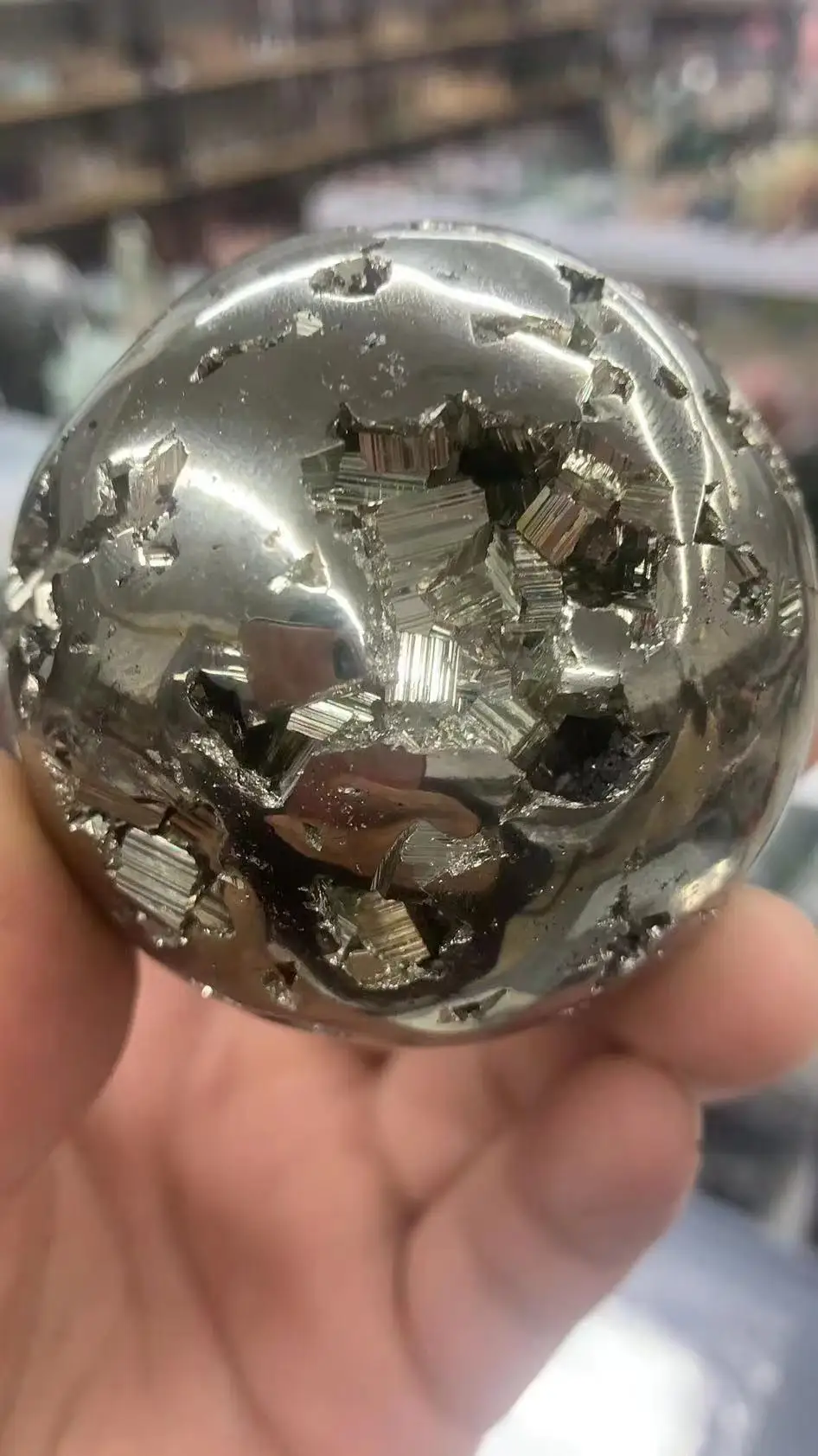Natural chalcopyrite crystal ball ball natural stone handicraft used in feng shui collection home decoration
Natural chalcopyrite crystal ball ball natural stone handicraft used in feng shui collection home decoration