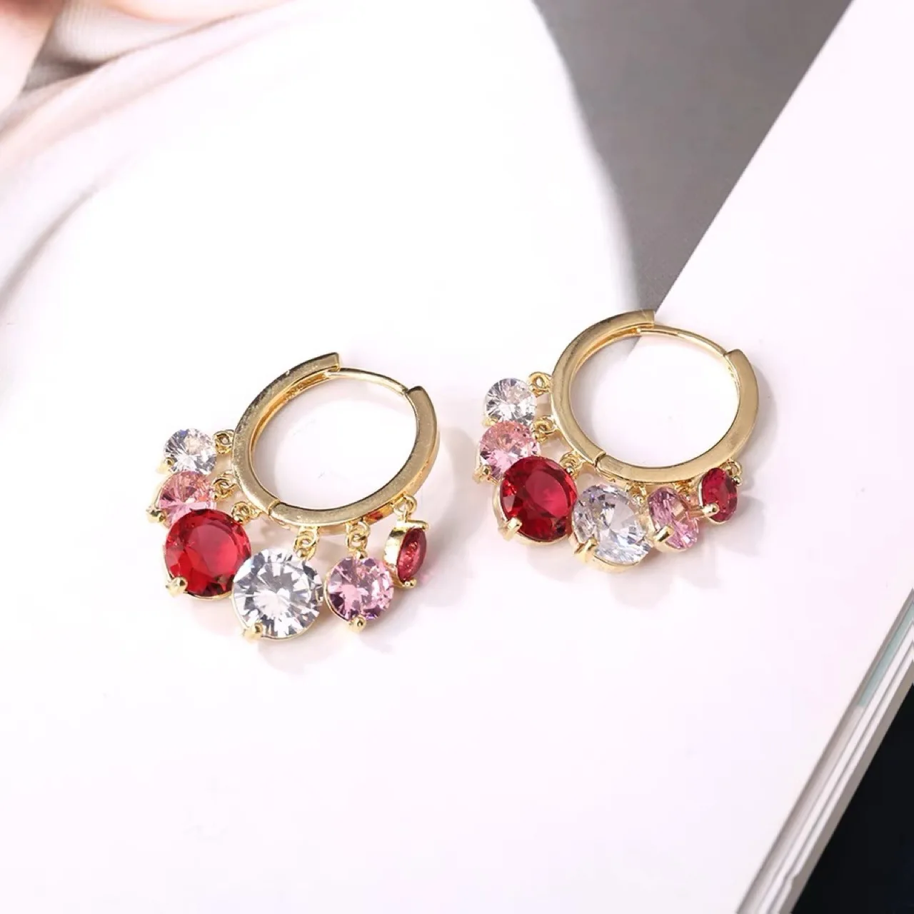 Korean Micro Set Zircon Crystal Temperament Three Color Contrast Shining Versatile Earrings Earrings
Korean Micro Set Zircon Crystal Temperament Three Color Contrast Shining Versatile Earrings Earrings