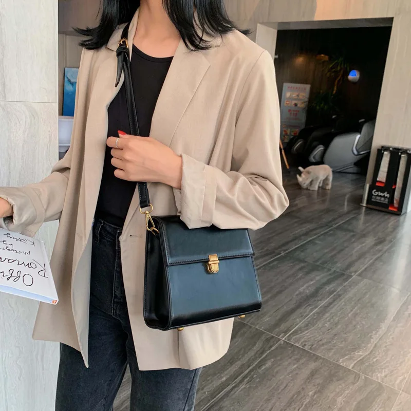 Simple Style Vintage Leather Crossbody Bags for Women 2021 Lock Luxury Shoulder Simple Bag Female Travel Handbags and Purses
Simple Style Vintage Leather Crossbody Bags for Women 2021 Lock Luxury Shoulder Simple Bag Female Travel Handbags and Purses