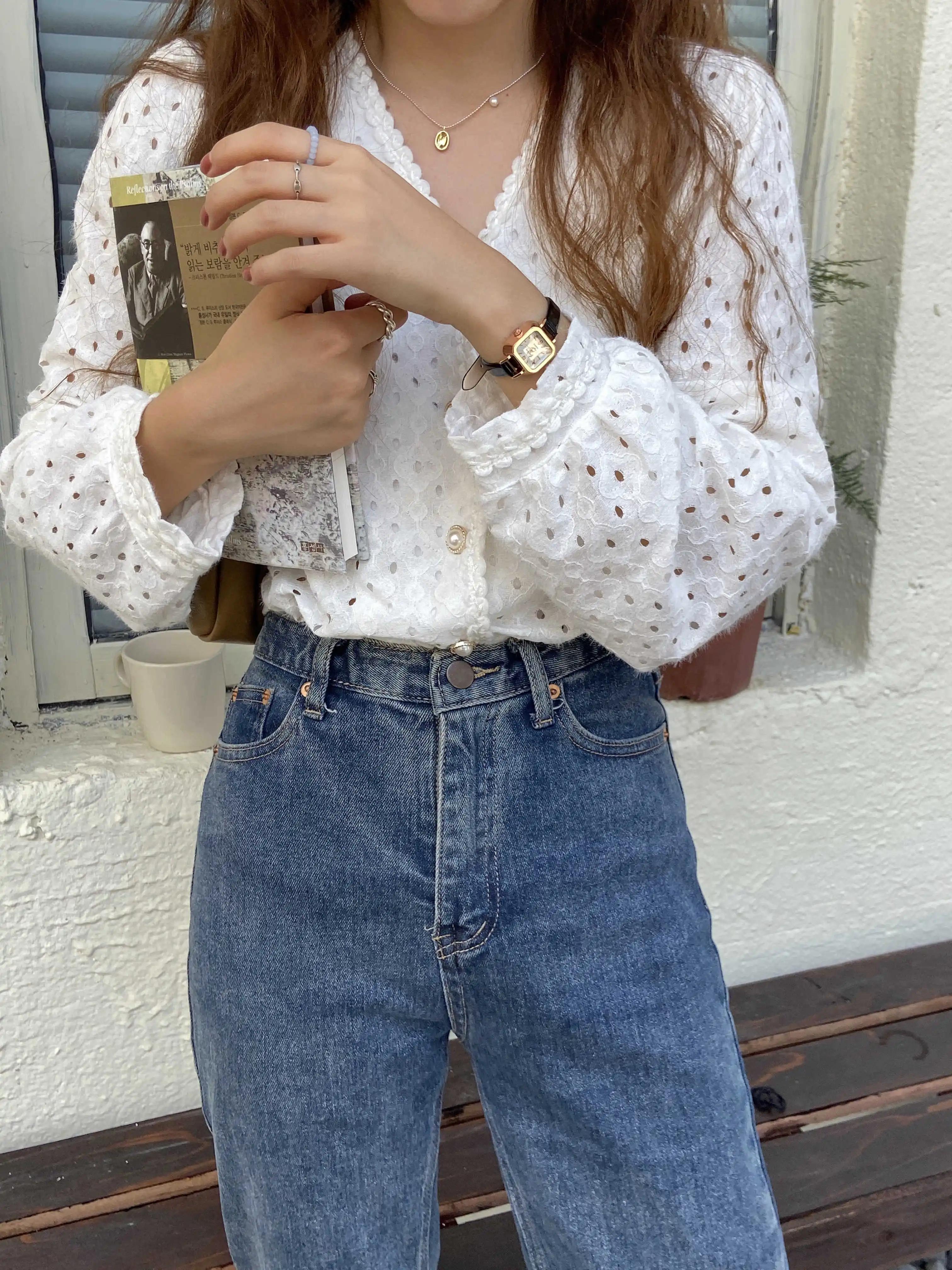 Autumn Lace Women Shirts Hollow Out Sexy Patchwork Long Sleeve Loose Ladies Blouses Femme V-neck Casual Office Tops 2022
Autumn Lace Women Shirts Hollow Out Sexy Patchwork Long Sleeve Loose Ladies Blouses Femme V-neck Casual Office Tops 2022