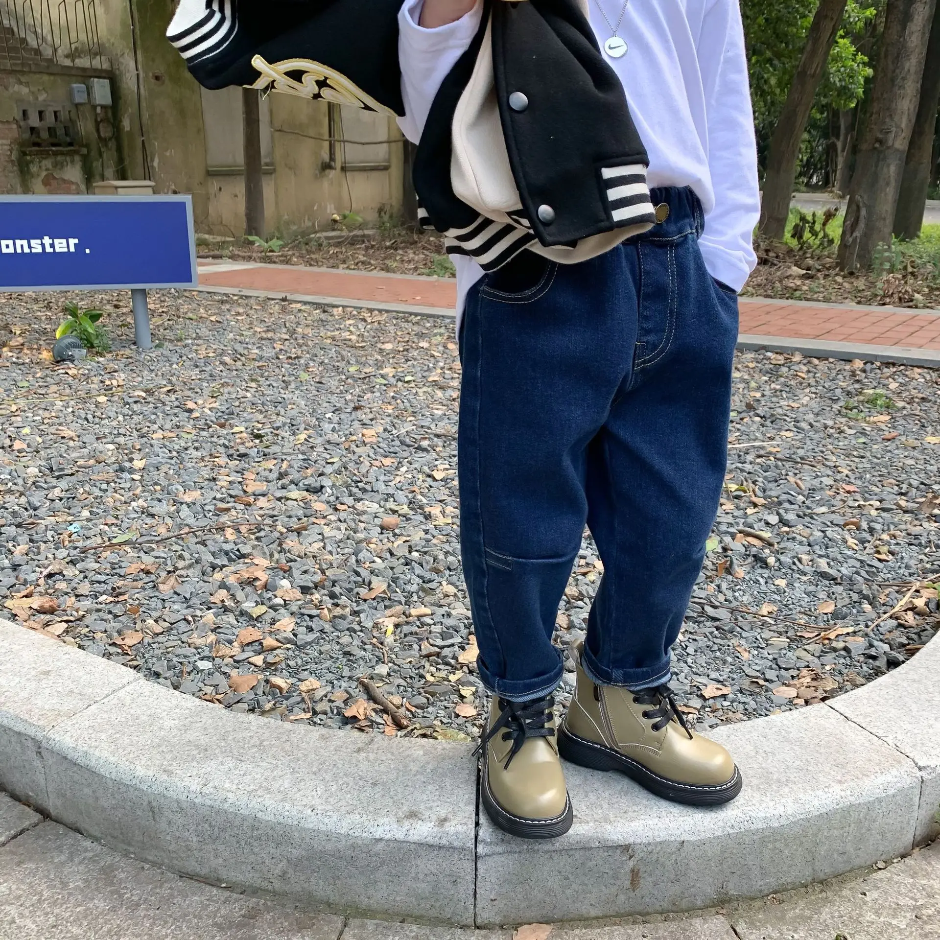 Autumn New Arrival Korean style girl's trousers all-match fashion casual loose elastic jeans long pants for baby girls and boys 
Autumn New Arrival Korean style girl's trousers all-match fashion casual loose elastic jeans long pants for baby girls and boys