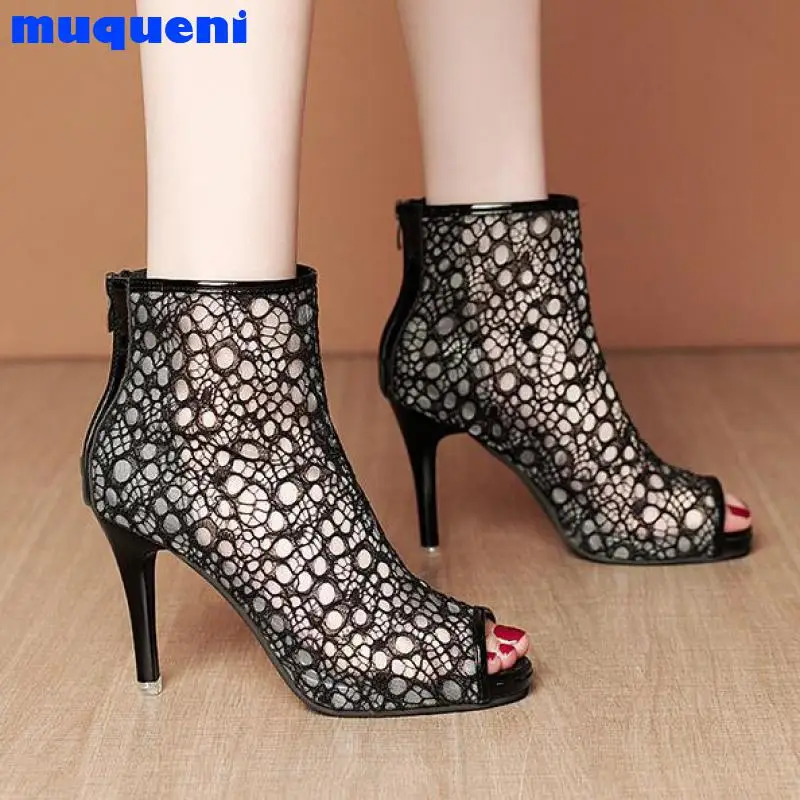 2021 Summer hollow sandals ladies fashion breathable mesh open toe high heels black and white sexy thin heel fashion sandals
2021 Summer hollow sandals ladies fashion breathable mesh open toe high heels black and white sexy thin heel fashion sandals