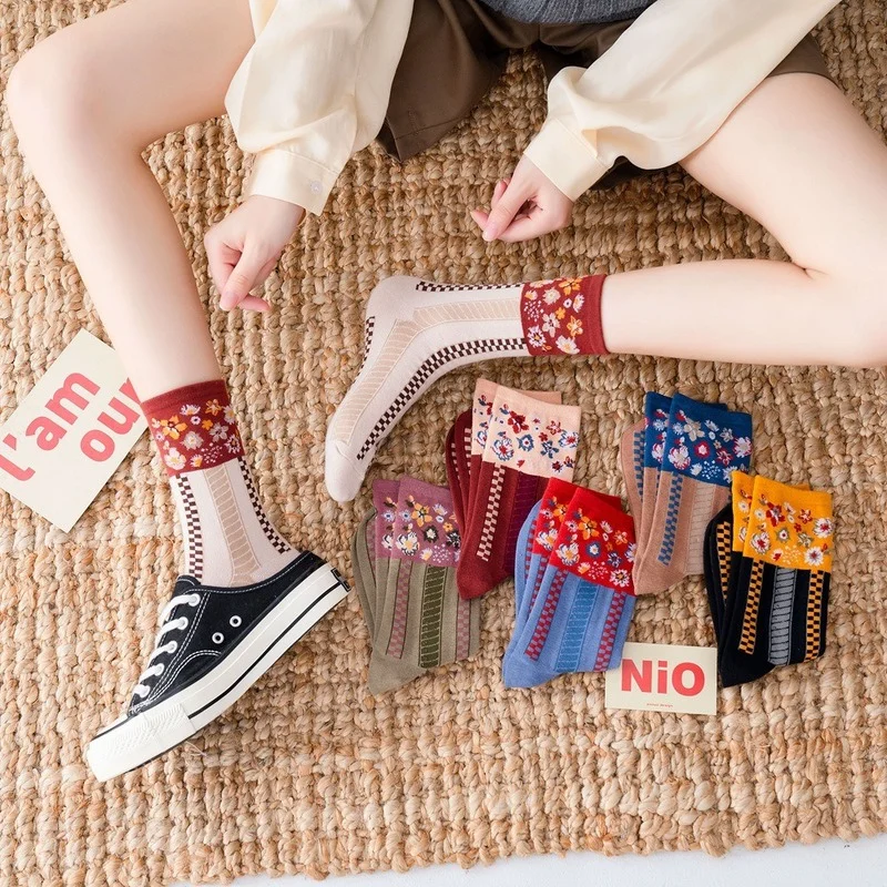 Women's Socks Autumn Winter New Retro Flower Tube Socks Ladies Cotton Socks Mori Female College Style Women Sock Harajuku Kawaii
Women's Socks Autumn Winter New Retro Flower Tube Socks Ladies Cotton Socks Mori Female College Style Women Sock Harajuku Kawaii