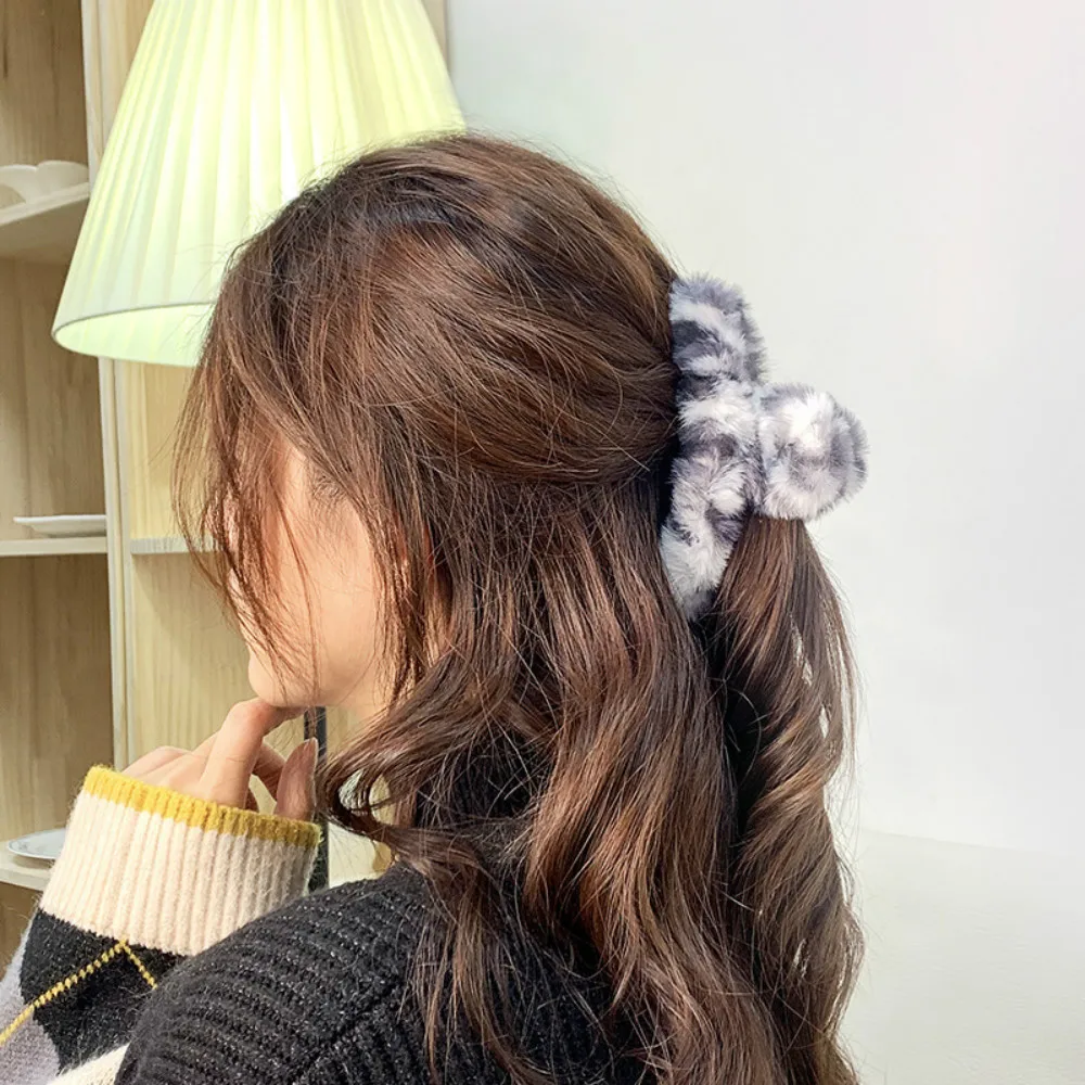 Leopard fleece clip female hindbrain shark clip fixed hair clip winter 2020 hair card headdress Korea
Leopard fleece clip female hindbrain shark clip fixed hair clip winter 2020 hair card headdress Korea