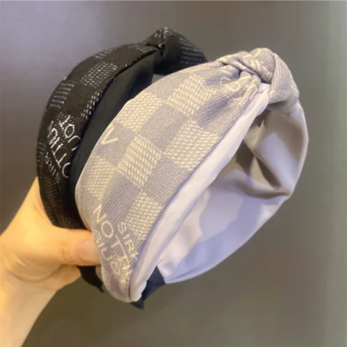 Women The new hairbands simple and versatile stripes cross the middle knotted wide bow headbands
Women The new hairbands simple and versatile stripes cross the middle knotted wide bow headbands
