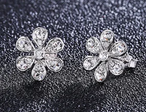 LE274 Glitter Earring 925 Sterling Silver Zirconia stone Female Engagement Jewelry
LE274 Glitter Earring 925 Sterling Silver Zirconia stone Female Engagement Jewelry